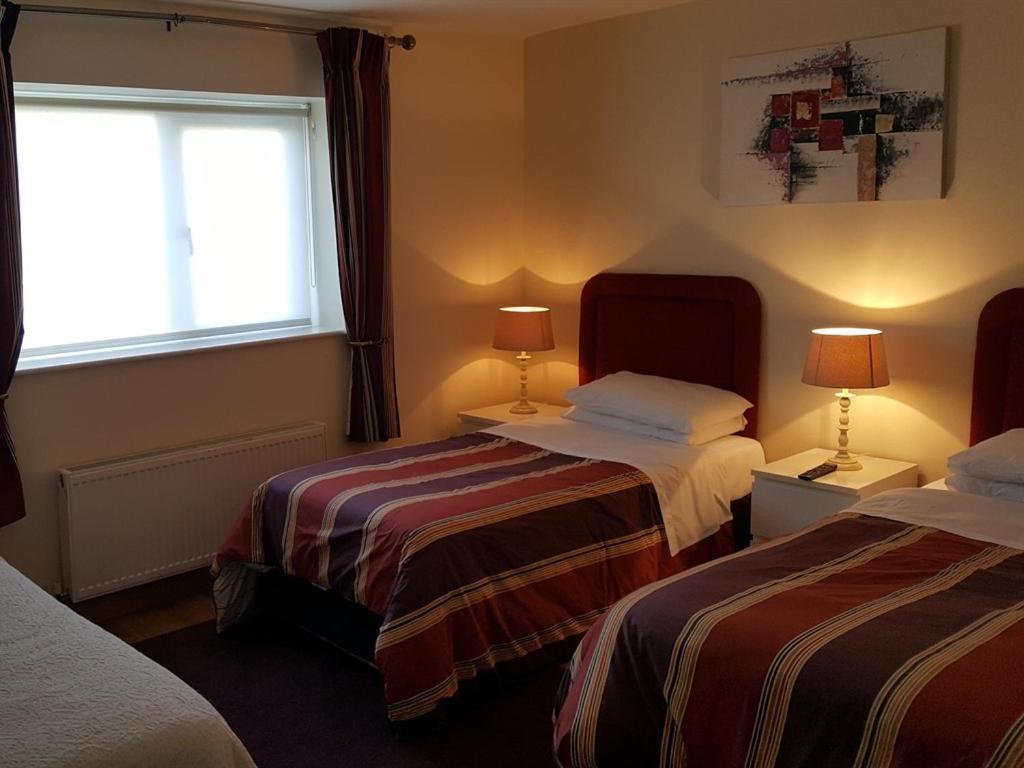 แคลนซีสแห่งเกลนฟาร์น Hotel Glenfarne ภายนอก รูปภาพ