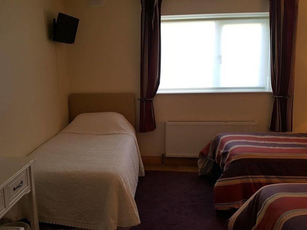 แคลนซีสแห่งเกลนฟาร์น Hotel Glenfarne ภายนอก รูปภาพ
